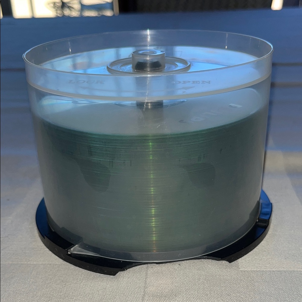 47 Philips of Blank CDs in Spindle Case
700MB  80MIN   52X SPEED